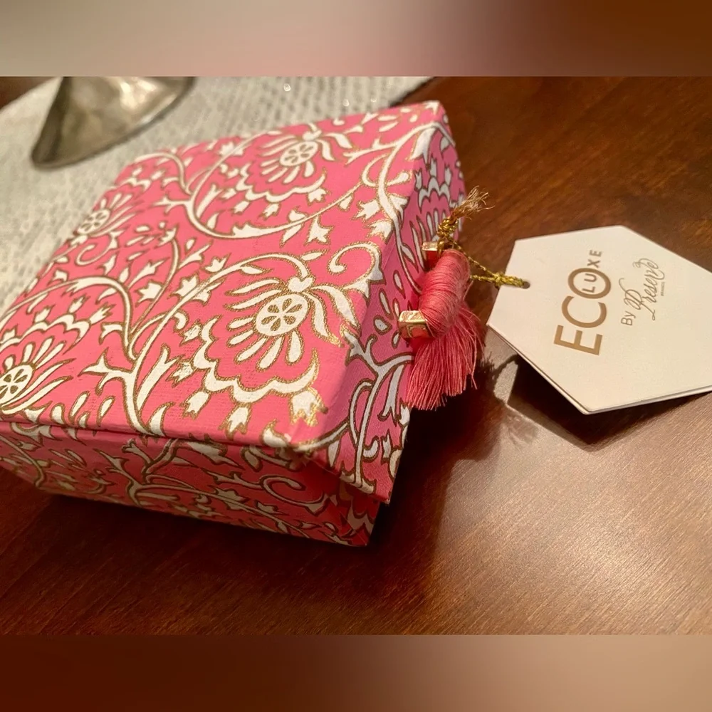 NWT! Jewelry box in beautiful pink, white and golden print
